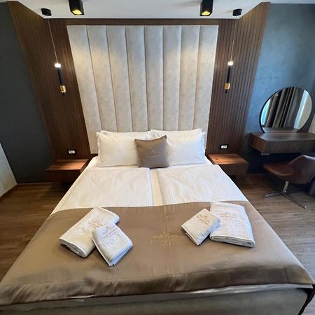 Hotel Palace San Valentino Умаг Экстерьер фото