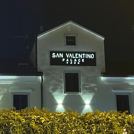 Hotel Palace San Valentino Умаг Экстерьер фото