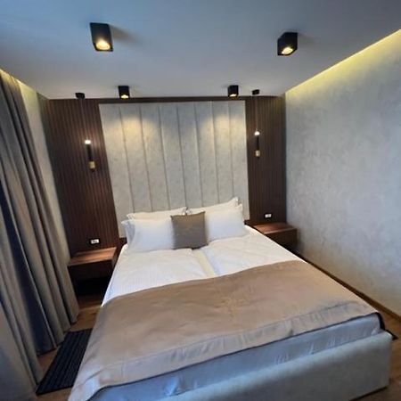 Hotel Palace San Valentino Умаг Экстерьер фото