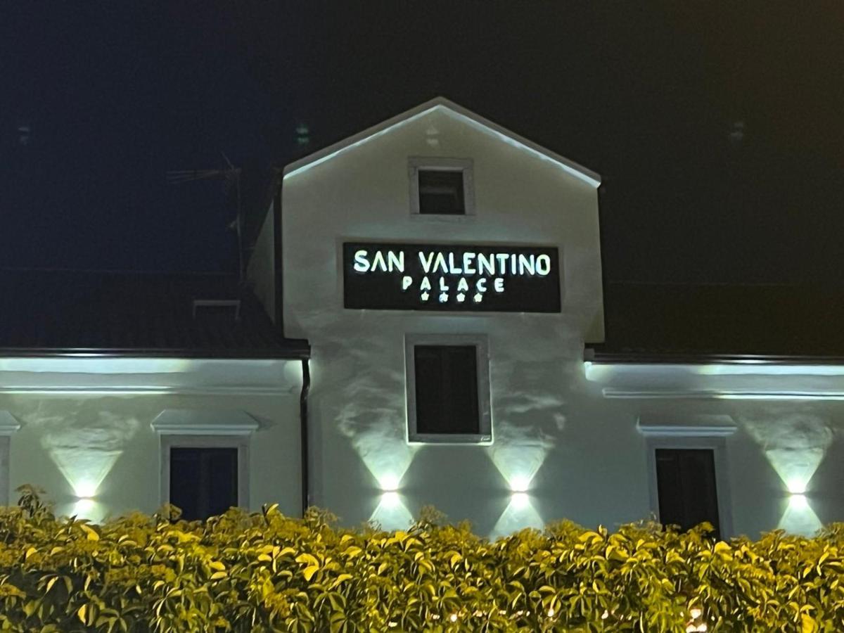 Hotel Palace San Valentino Умаг Экстерьер фото
