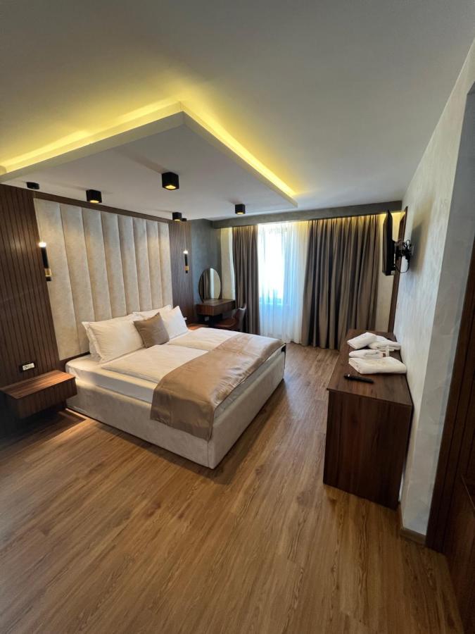 Hotel Palace San Valentino Умаг Экстерьер фото