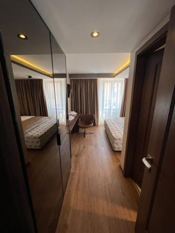 Hotel Palace San Valentino Умаг Экстерьер фото