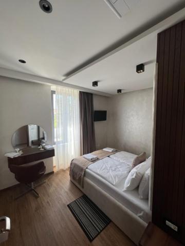 Hotel Palace San Valentino Умаг Экстерьер фото
